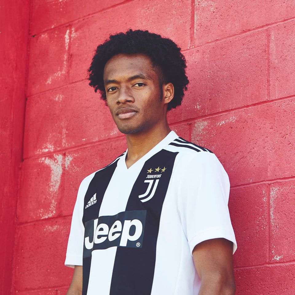 Cuadrado com a camisa da Juventus 2018-2019