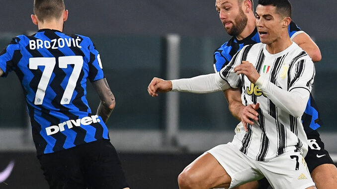 Derby D'italia - Juventus e Inter Inter e Juventus em campo, o Derby D'Italia (Reprodução / Facebook Inter)